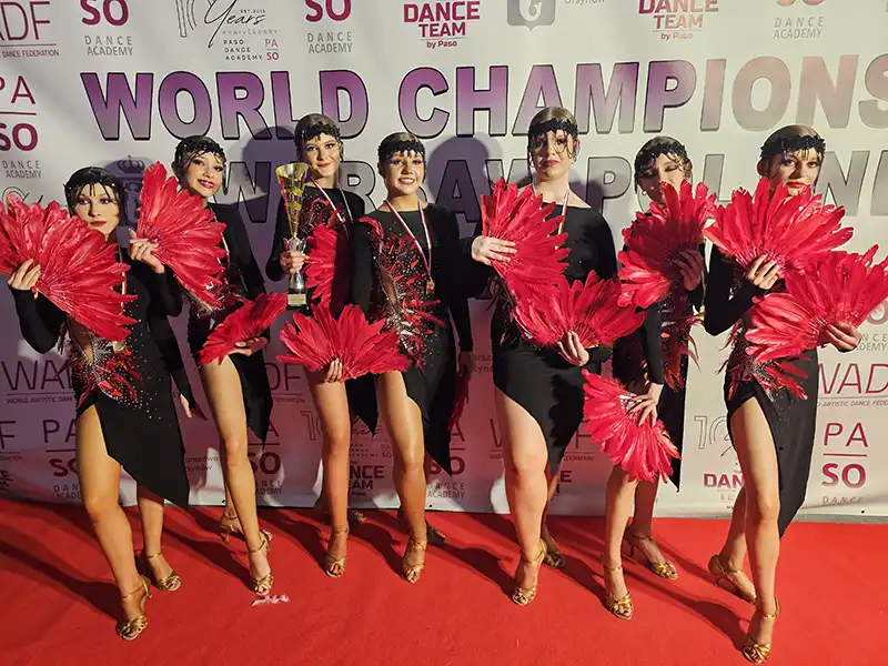 Zdjęcie grupy tanecznej latino